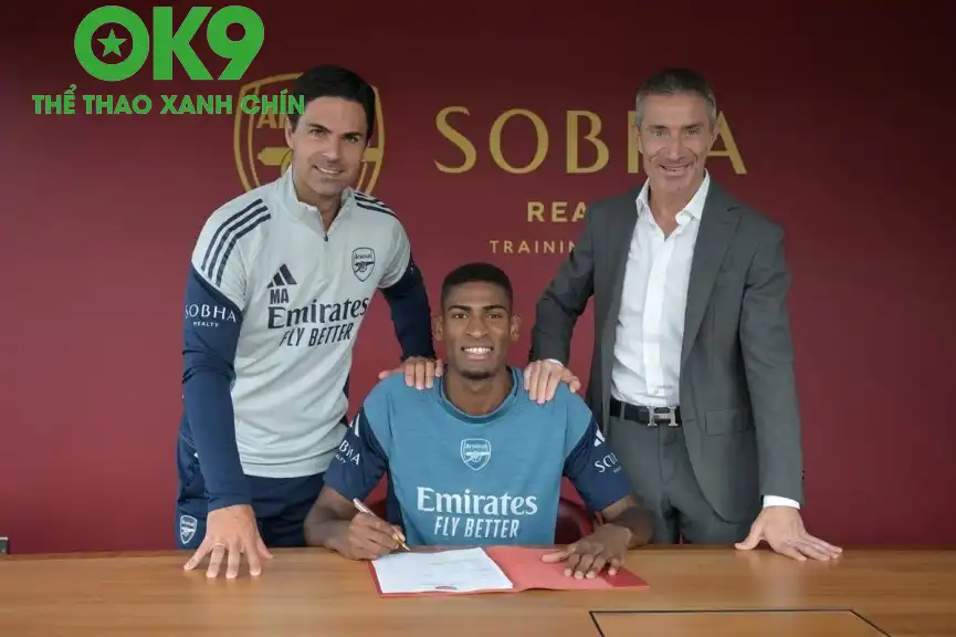 Arsenal đã chi 13 triệu bảng để chiêu mộ trung vệ tiềm năng này. Arsenal đã chi 13 triệu bảng để chiêu mộ trung vệ tiềm năng này.